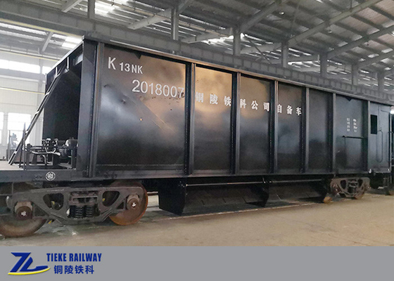 Mine Cargo 120km/H รถไฟบรรทุกสินค้ารถไฟ 60t โหลดหลังคาที่มีหลังคา
